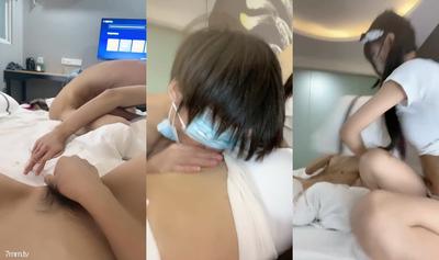 若いコケティッシュな妹は本当に刺激的で、小さなボーイフレンドにあらゆる種類の穴を舐めさせ、クローズアップでたくさんのスケベな水を見せて、ボーイフレンドに舐めさせます