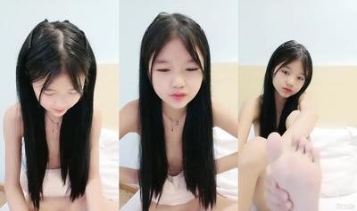순수하고 귀여운 18 꼬마 로리! 몸집이 작은 백호가 보지를 청소합니다! 얼굴을 타고 보지를 핥고 너무 꽉 큰 자지를 천천히 삽입,