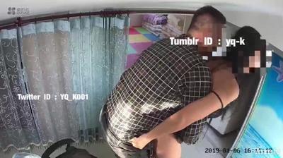 【最新❤️セックスリーク】Twitter寝取られ神YQは彼の傑作をリークしていない - 妻は黒の絹のパジャマを着て古い配管工の男を誘惑する、老人はそれを助けることができない
