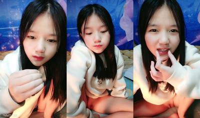 ロリータ女神の誘惑.彼女は彼女の顔をずっと見せて、彼女をからかうためにオオカミの友達とやり取りします.セクシーな猫はお風呂に入り、彼女のオオカミの友達をおしっこに誘惑します.