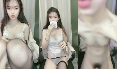80마리가 넘는 캐티 슬림언니! 최근 바다에서 대규모 쇼를 시작했습니다! 검은 스타킹에 긴 다리, 아름다운 엉덩이와 딜도 삽입