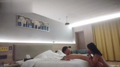 새 영화는 주변 여성 Tanhua Xiaowen 형제가 온라인으로 약 2000 위안의 아름다운 대학생 아르바이트 호감을 침대에서 신음하는 것은 평범하지 않습니다