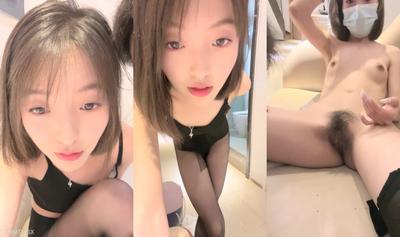 2004년 미대생 소녀! 짧은 머리는 달콤하고 아름답습니다! 블랙 실크 캐미솔, 몸집이 작은 몸, 가난한 가슴, 털이 음부 보지 마사지