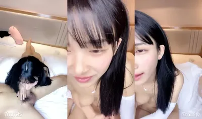 얇은 허리, 좋은 몸매, 딱딱한 아름다움과 그녀의 여자 친구는 열정적 인 섹스를하고 다리를 들어 올린 다음 입으로 좋아하고 마침내 입에 정액