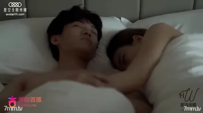방종의 밤, 여신 Nie Xiaoqian과 Li Na는 열정적이며 만발한 섹스를합니다.