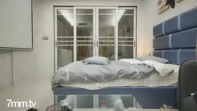 小馬尋花鄰家妹妹型白裙外圍妹紙扒掉衣服跪著口交張開雙腿掰穴揉搓拉著雙手後入