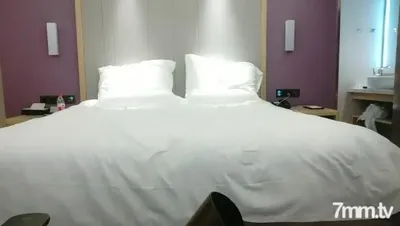 소 거시기 Tanhua는 매우 관능적 인, 큰 가슴, 주변 소녀는 젖꼭지를 빨고 핥고, 입으로, 바람둥이, 빌어 먹을 동안 혀로 소녀에게 키스