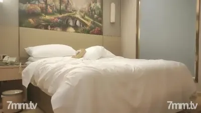 조랑말, Xunhua는 검은 옷을 입은 달콤한 소녀로 뚱뚱한 겁쟁이가 있습니다. 그녀는 엉덩이를 들어 올리고 다양한 팬티에 보지를 문지릅니다.