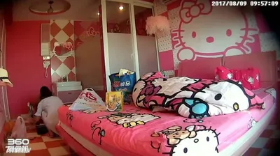 「The Classics Haven&quott Leaveing Longtai」の若いカップルは、寝ることと携帯電話で遊ぶことを除いて、部屋に2日間住んでいました。