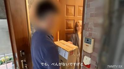 fc2-ppv 4726082 8/1迄半額!!【無修正】デリバリー配達員を誘惑して即セックス!朝の家事を終えた奥様の楽しみといえば、昼下がりの中出しの猥褻な時間…。