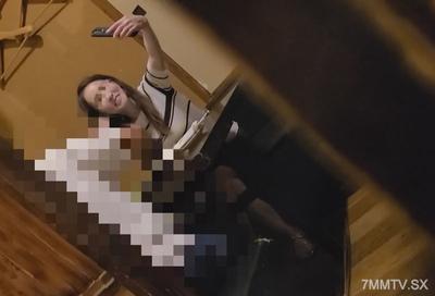 fc2-ppv 3682986 【個人】浪費癖から抜けない巨乳華奢女。客と同伴中でも他人棒を咥えさせ　いわゆる名器を生で犯す {