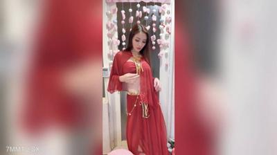 FC2-PPV 4550197 그녀가 회사에서 초과 근무를하기 위해 비디오를 가져 와서 "더 이상 참을 수 없어, 일찍 돌아 오길 원해"{