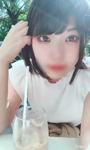 fc2-ppv 1403603 [Oyaji 的第一次奇聞趣事挑戰] 一個 20 歲的爸爸女孩與男友分手後變得厭惡並回應奇聞趣事。
